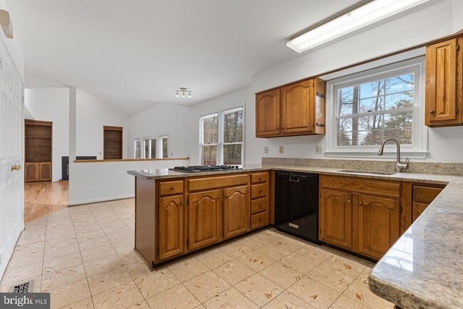 Building Photo - 918 White Pine Pl