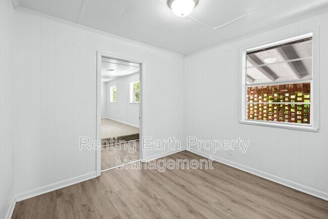 Building Photo - 108 E Ann Dr SW