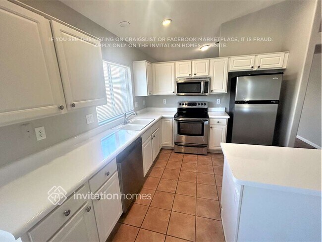 Building Photo - 8820 N 44th Ln