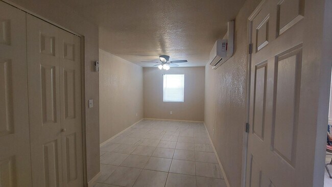 Building Photo - 4 bedroom 2 bathroom home ready now!!!!