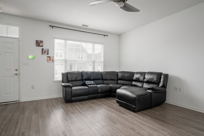 Building Photo - 2040 Canning Pl