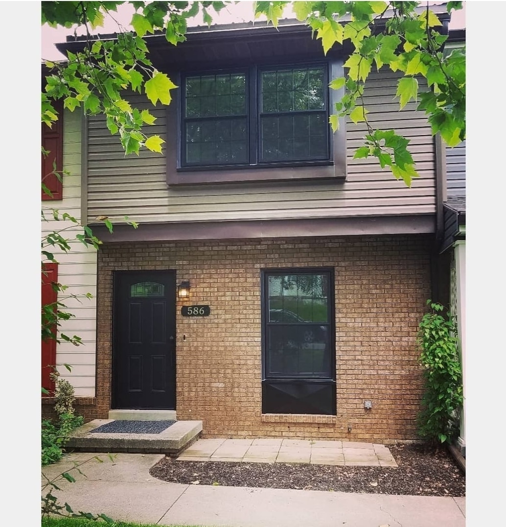Building Photo - 586 Peachview Ln