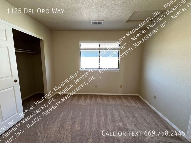 Building Photo - 1125 Del Oro Way