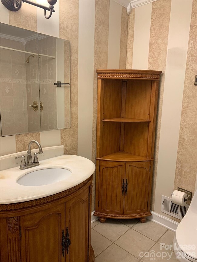 Building Photo - 1130 Cheddington Dr