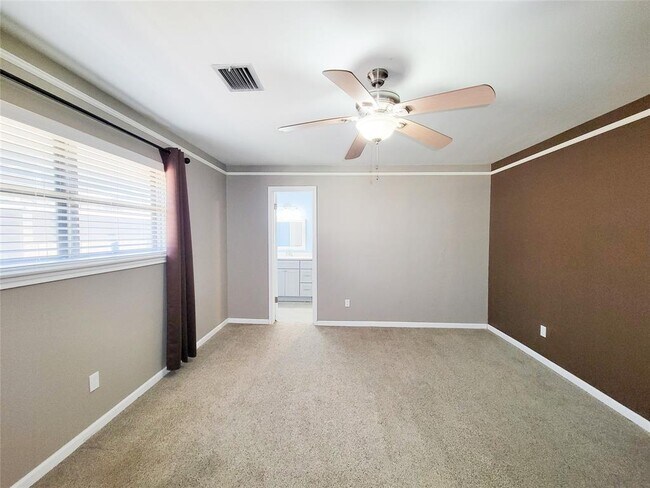 Building Photo - 8310 Gulf Tree Ln