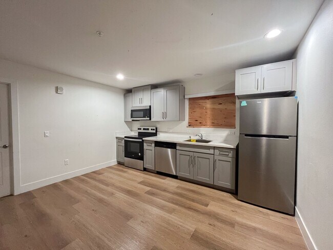 Interior Photo - 610 N Soto St