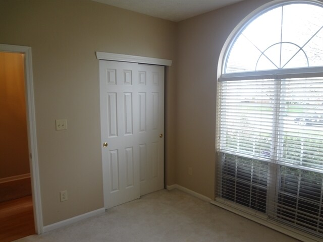 Building Photo - 613 Burr Oak Dr