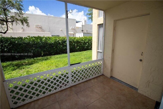 Building Photo - 917 Coral Club Dr