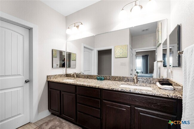 Building Photo - 618 Wagon Wheel Dr