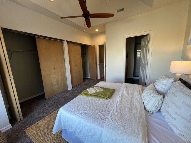 Building Photo - 1561 Cherrylane Ave S