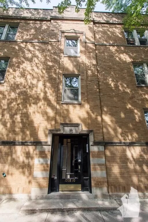 Building Photo - 1516 W Waveland Ave