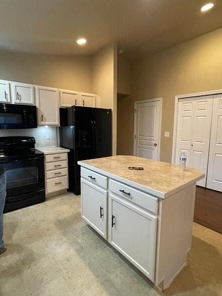 Breakfast bar - 314 SW Homestead Ave