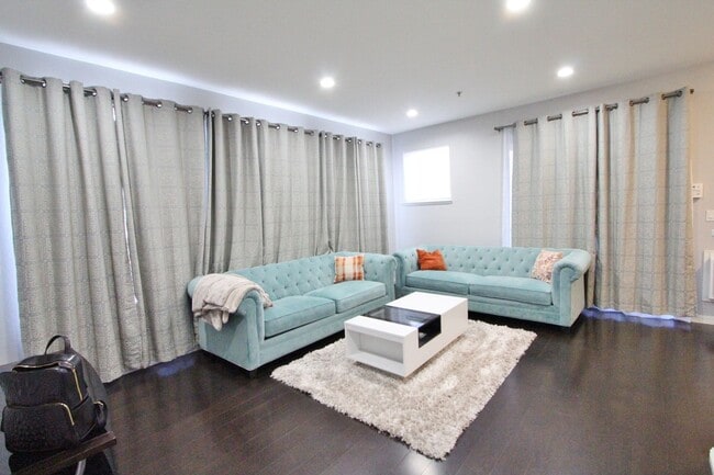 Building Photo - $2,890- GORGEOUS TWO BEDROOM CONDO IN CENTRAL FREMONT BLOCKS FROM BART