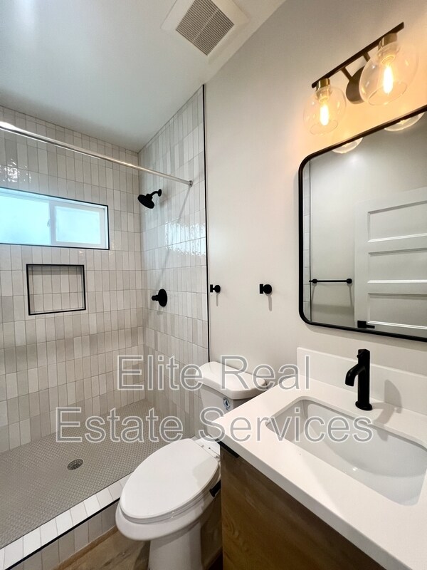 Building Photo - 3315 Clairemont Mesa Blvd