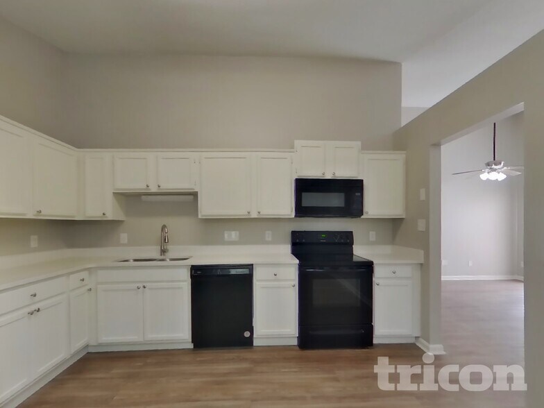 Building Photo - 6617 Flat Rock Dr