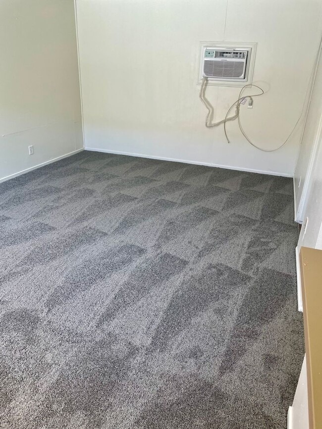 Building Photo - Studio Apartment on Las Vegas Strip - Close to all of the Excitement & More!!