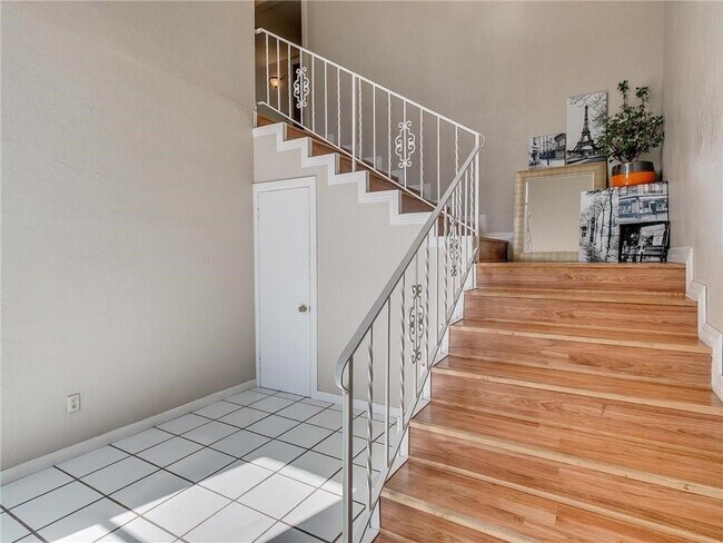 Building Photo - 1533 Glenbrook Dr