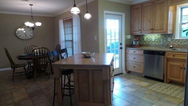 Building Photo - Modern Elegance Meets Spacious Comfort: 4B...
