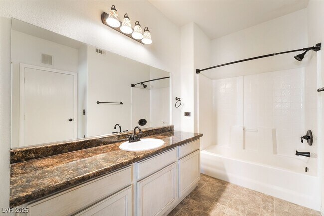 Building Photo - 3400 Cabana Dr