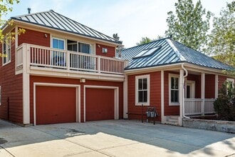 Building Photo - Refreshed Park Ave. Duplex with Historic O...
