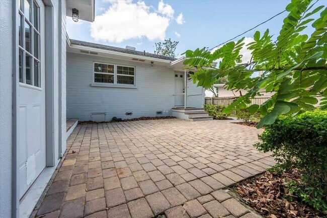 Building Photo - 2328 Woodbine Ave