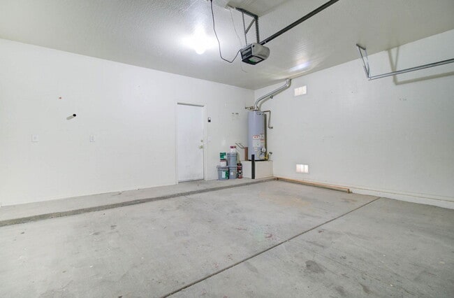 Building Photo - 15882 N 172nd Ln