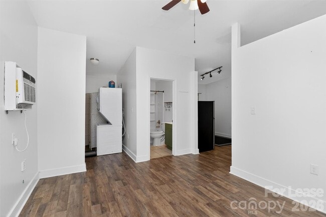 Building Photo - 1954 Garibaldi Ave