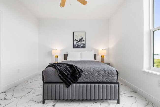 Building Photo - 605 Kemp St