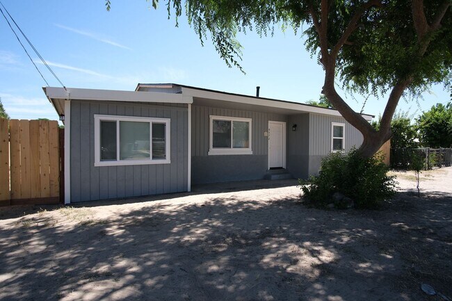 Building Photo - 3 Bedroom 1 Bath -COMING SOON