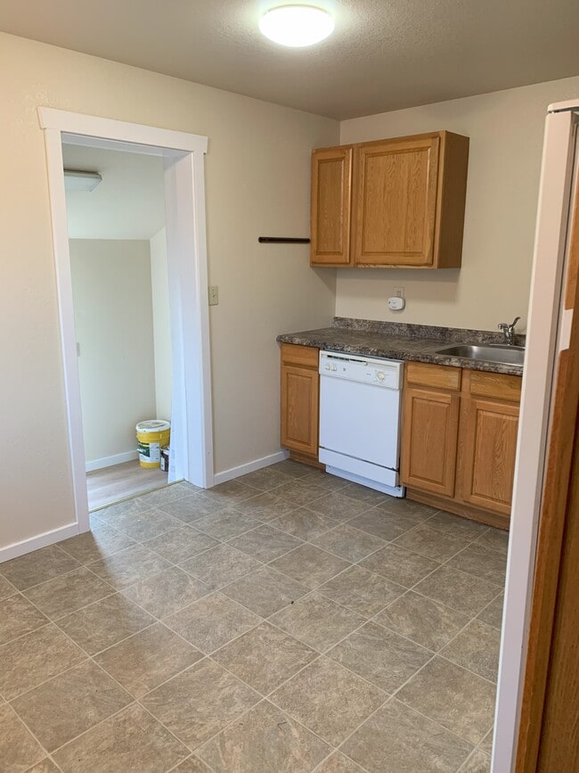 Building Photo - 2735 Hefner Ave