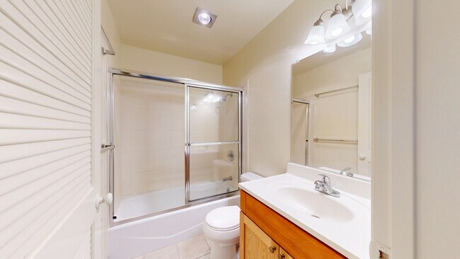 Building Photo - 702 Presidio Ave