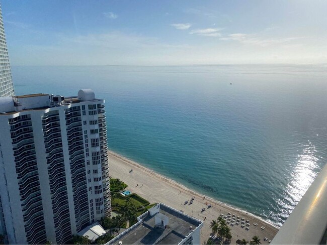 Building Photo - 16699 Collins Ave