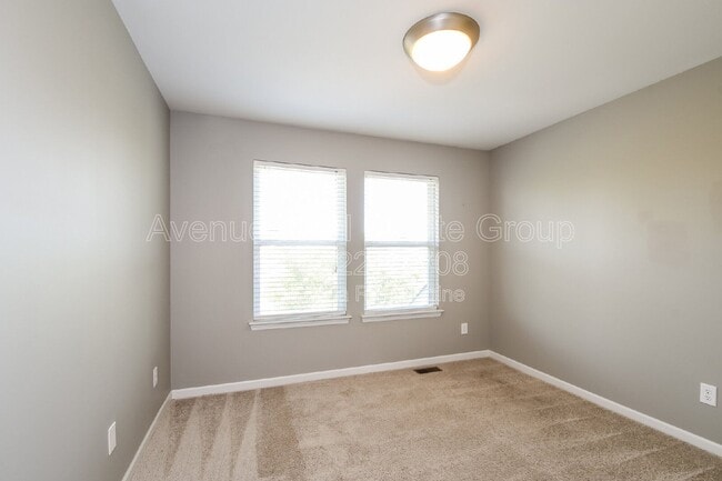 Building Photo - 404 N Sarah St