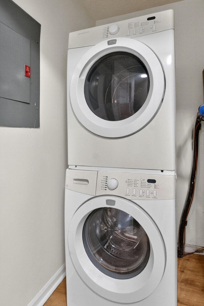 Building Photo - 433 Darby Creek Rd