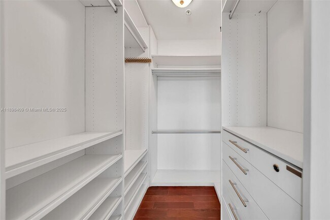 Building Photo - 20 Calabria Ave