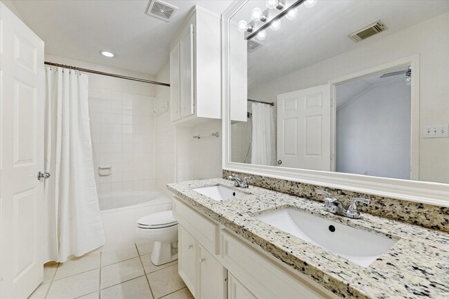 Building Photo - 1626 Genesee St