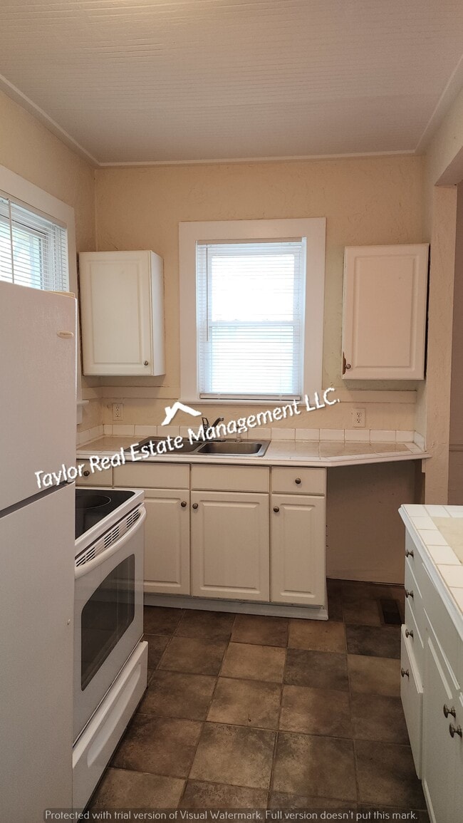 Building Photo - 714 Howell St