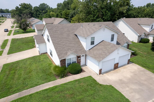 Building Photo - 5015 CARRIE RIDGE Dr