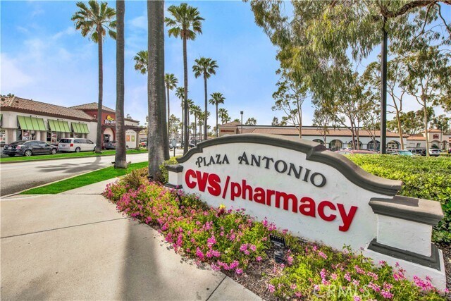 Building Photo - 10 Pantano