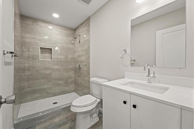 Building Photo - 917 N Wood St