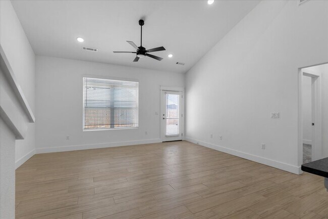 Building Photo - 717 Sun Meadow Dr
