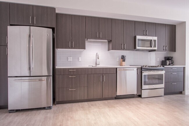 Building Photo - 900 Beacon St