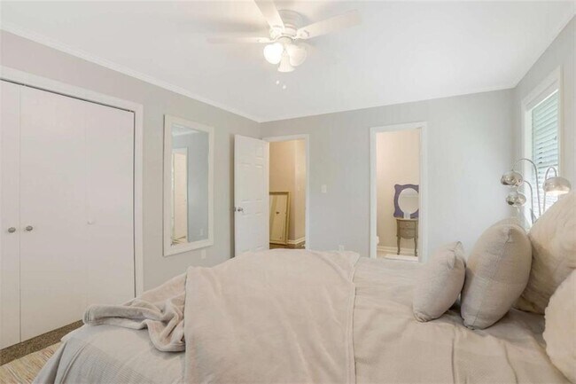 Building Photo - 3211 Flamingo Dr