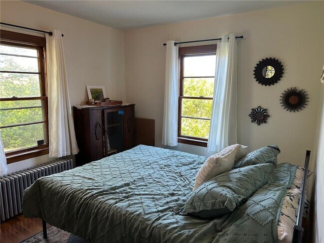 Building Photo - 749 W Main Rd