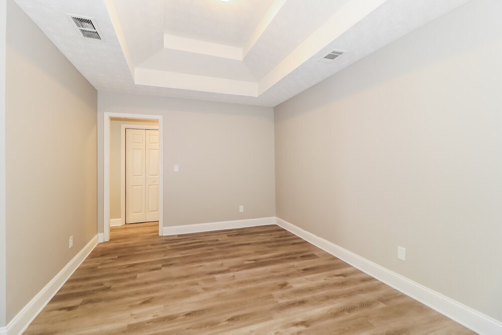 Building Photo - 2950 Northcliff Dr