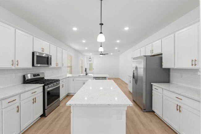 Building Photo - 40720 Mostyn Lake Dr