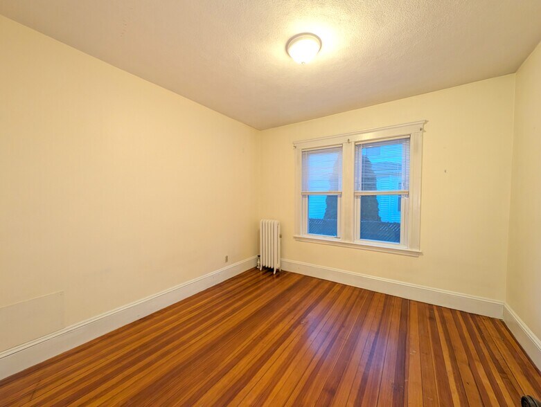 Building Photo - 5 Freeman St