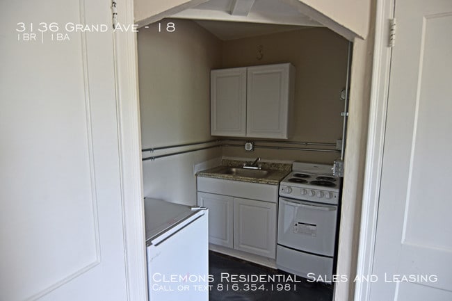 Building Photo - 3136 Grand | Special - First Month Free!