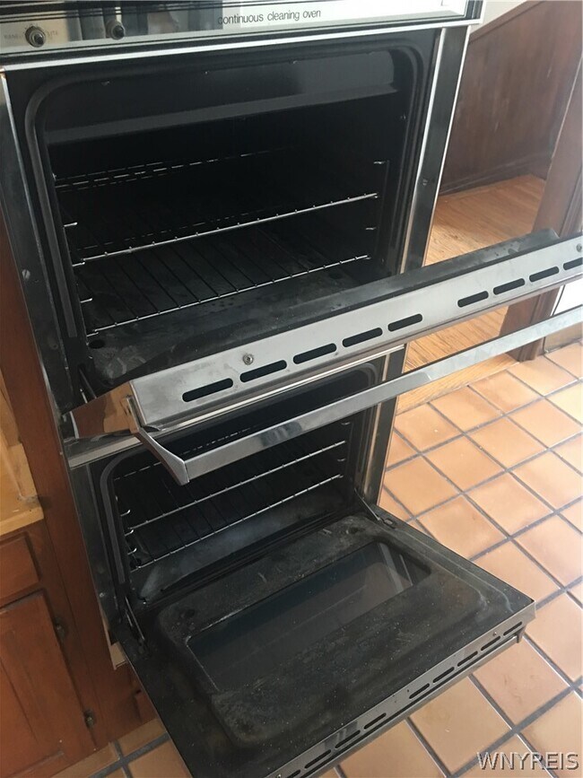 Building Photo - 419 Richmond Ave