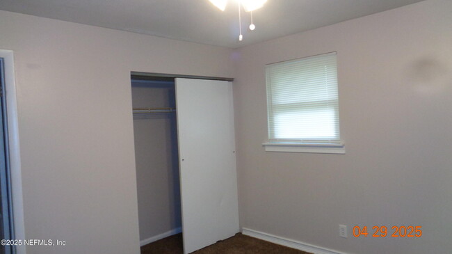 Building Photo - 1204 Crown Dr